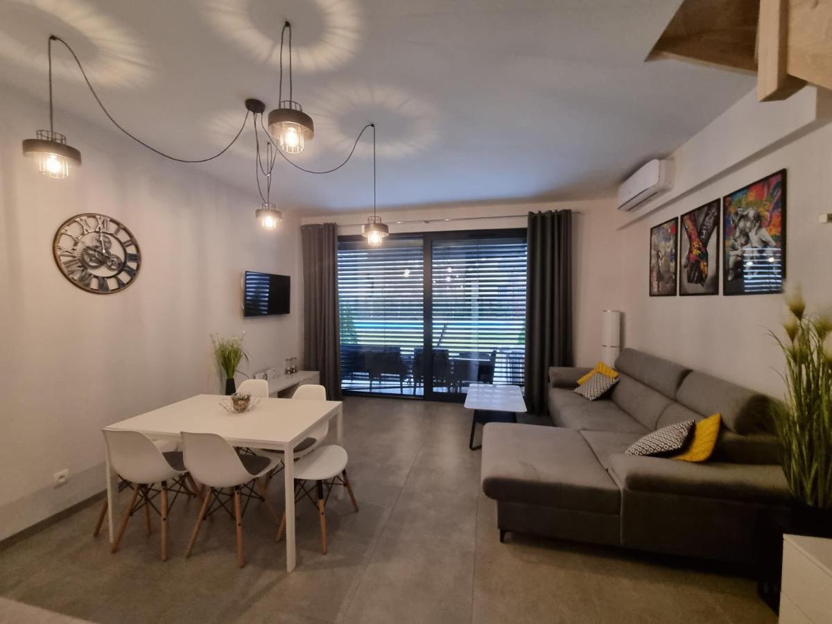 Aprum Apartments 12C โปเบียโรโว ภายนอก รูปภาพ